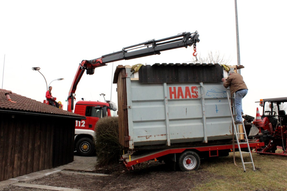 NEUER CONTAINER: die Stockhütte bekommt einen sicheren Abstellraum