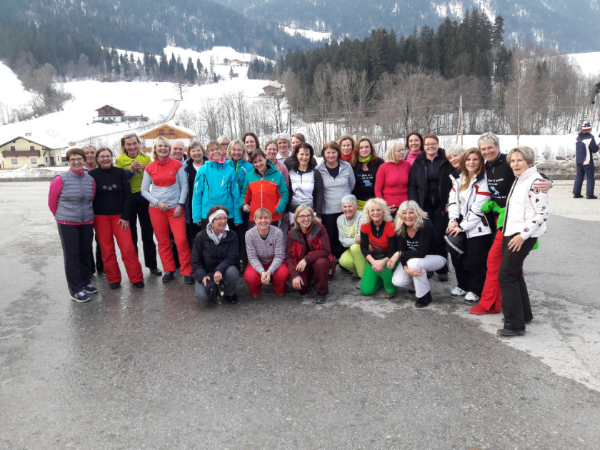 FÜR DIE LADIES: Unsere Tagesfahrt in die Skiwelt bei Kaiserwetter!